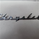 chrysler 1951 a 1953  letra  lateral de cofre  original