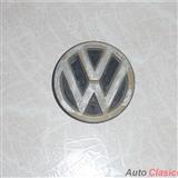 logotipo para vehículos vw, es de plástico duro con su contraparte de hule, su diámetro es de 8 cm.