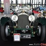 bentley 1926 super sport 100mph fabricado en gran bretaña con un motor de 6 cilindros en línea de 6,600cc que desarrolla 147hp. rines de 21". el pedal del acelerador está entre el del freno y el clutch.