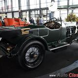 bentley 1926 super sport 100mph fabricado en gran bretaña con un motor de 6 cilindros en línea de 6,600cc que desarrolla 147hp. rines de 21". el pedal del acelerador está entre el del freno y el clutch.