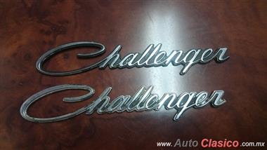 2 Emblemas Dodge Challenger Originales 1970-1974 OEM 3445224 94200 MOPAR