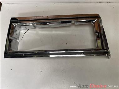 CHEVROLET CAPRICE 1980 NEW LEFT HEADLIGHT BEZEL