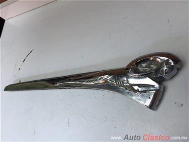 DODGE 1948 A 1951 ORNAMENTO DE COFRE ORIGINAL