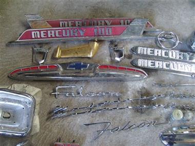 2)Emblemas De Coches De Los Años 50’S,60’S,70’S De Ford,Chevrolet ,Dodge.