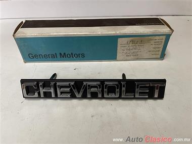 CHEVROLET MALIBU, IMPALA, CAPRICE 1979 TO 1980 ORIGINAL GRILLE EMBLEM NEW