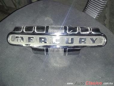 Emblema Superior Para Parrilla De  Mercury 46,47,48.