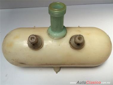 VW SEDAN 1973 WIPER TANK