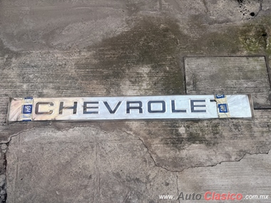 CHEVROLET PICK UP 1992 A 1998 MOLDURA DE PLASTICO DE BATEA  ORIGINAL NUEVO