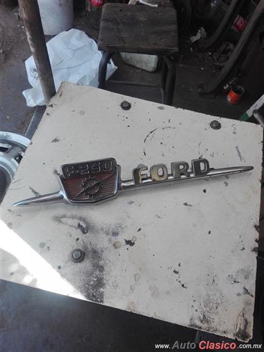 EMBLEMA LATERAL DE COFRE FORD 250 MOD.1959