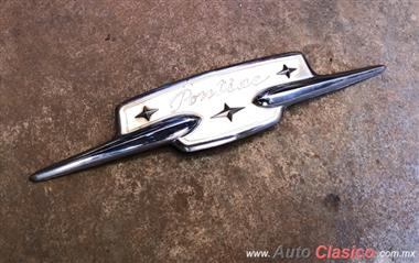 PONTIAC STREAMLINER CHEST EMBLEM 1949