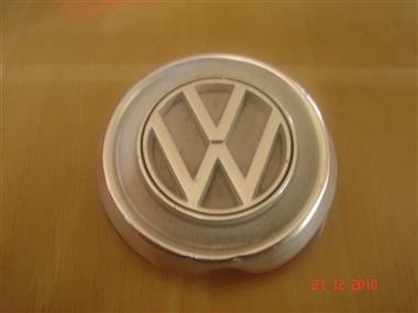 VW - EMBLEMA DE COFRE ORIGINAL PARA KARMANN GHIA 60'S, 70'S - VOLKSWAGEN