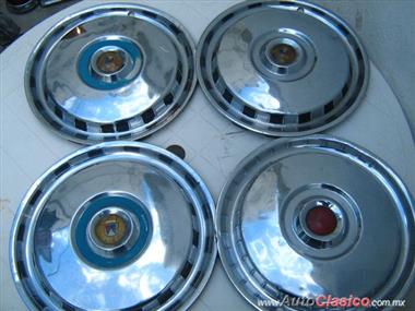 TAPONES PARA FORD FAIRLINE 1955-1956.