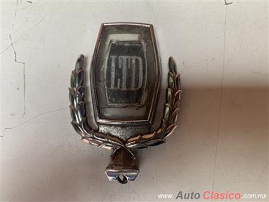 FORD 1975 A 1978 LTD EMBLEMA DE COFRE  ORIGINAL