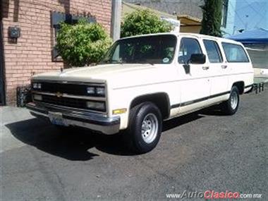 1989 Chevrolet Suburban SLE  Clasica 98,000 km original Vagoneta