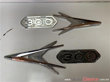 DODGE FARGO 300 1957 EMBLEMAS LATERALES ORIGINALES