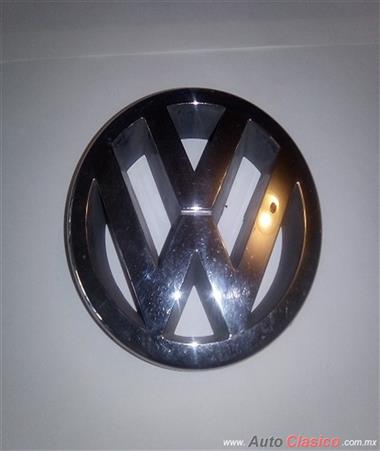 LOGO DE VW PARA EL CENTRO DE LA PARRILLA AUTOS: BORA, JETTA, O GOLF.