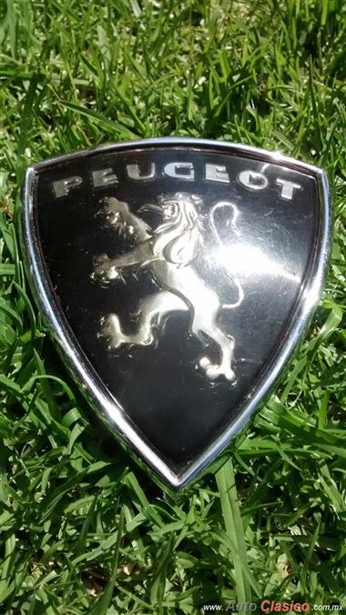 Peugeot Emblema