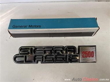 CHEVROLET SIERRA CLASSIC 2500 1981 TO 1987 EMBLEM NEW ORIGINAL