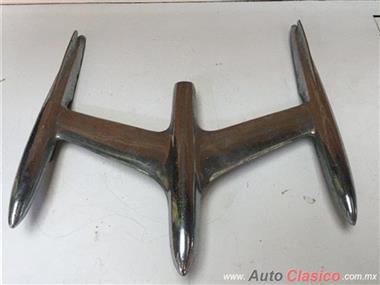 OLDSMOBILE 1955 ORNAMENTO DE COFRE ORIGINAL