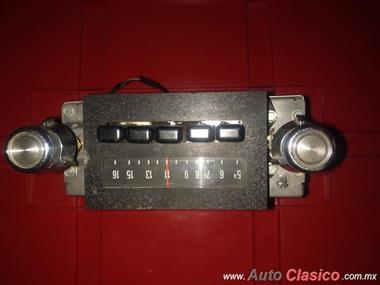 Ford 70S AM Radio