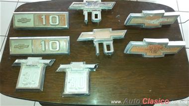 Chevrolet Pick Up Emblems