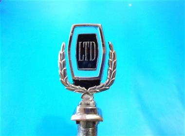 Emblema De Cofre Ford LTD  Encapsulado