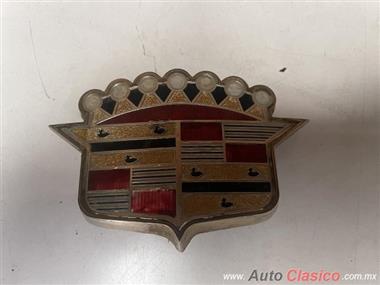 CADILLAC 1953 TO 1954 ORIGINAL CHEST EMBLEM