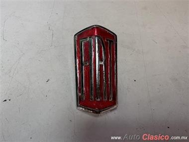 FIAT 1100 EMBLEMA ORIGINAL DE COFRE