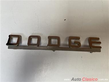 DODGE PICK UP 1944 A 1949 LETRA DE COFRE LATERALES  ORIGINAL