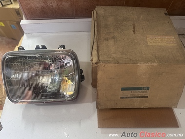 CHEVROLET PICK UP 1980 TO 1981 CK1 CK2 CK3 NOS HEADLIGHT WITH NEW HOUSING