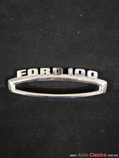 1966 Ford 100 Emblem