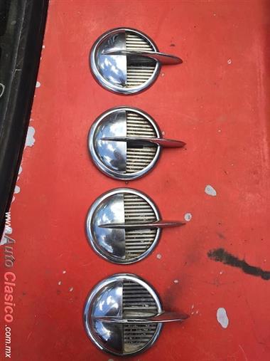 1951 1952 BUICK ROADMASTER FENDER EMBLEMS