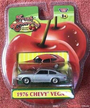 Motor Max Fresh Cherries 1976 Chevy Vega Plateado Escala 1/64 M487