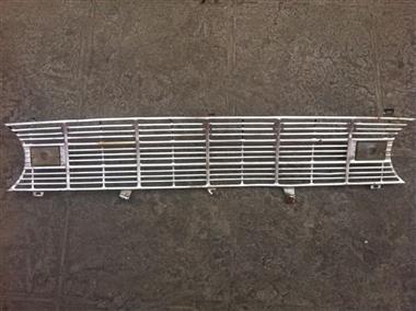 FORD FALCON 1960 ORIGINAL GRILLE WITH QUARTERS