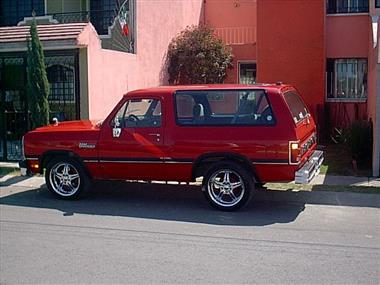 1985 Dodge RAM CHARGER 1993 Vagoneta
