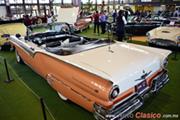 1957 Ford Fairlane. Motor V8 de 292ci que desarrolla 212hp - Retromobile 2018's Rating