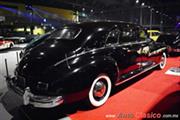 Calificación de 1947 Packard Custom Clipper Super Limousine 8 cilindros en línea de 356ci con 165hp - Retromobile 2017