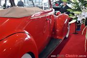 Calificación de 1940 Packard One Twenty Convertible 8 cilindros en línea de 282ci con 120hp - Retromobile 2017