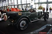 Calificación de Bentley 1926 Super Sport 100mph fabricado en Gran Bretaña con un motor de 6 cilindros en línea de 6,600cc que desarrolla 147hp. Rines de 21". El pedal del acelerador está entre el del freno y el clutch. - Retromobile 2017