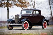 Ford Saca su Primer Automovil V8 en 1932...