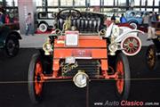 Calificación de 1903 Ford A 2 cilindros opuestos de 100 pulgadas cúbicas de 8hp. Primer modelo fabricado por Ford. Velocidad máxima de 30mph. Se produjeron 607 unidades. - Retromobile 2017