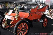 1903 Ford A 2 cilindros opuestos de 100 pulgadas cúbicas de 8hp. Primer modelo fabricado por Ford. Velocidad máxima de 30mph. Se produjeron 607 unidades. - Retromobile 2017's Rating