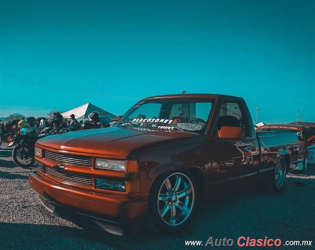 1989 Chevrolet Sierra - Desfile Monterrey Día Nacional del Auto Antiguo