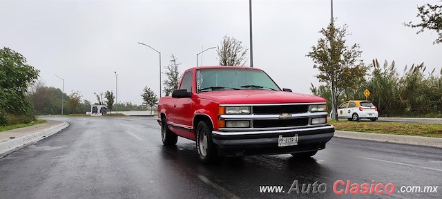 1993 Chevrolet Cheyenne - Desfile Monterrey Día Nacional del Auto Antiguo