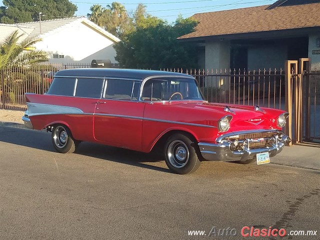 1957 Chevrolet Bel Air wagon - Desfile Monterrey Día Nacional del Auto Antiguo