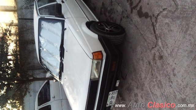 1990 Nissan Tsuru - Desfile Monterrey Día Nacional del Auto Antiguo