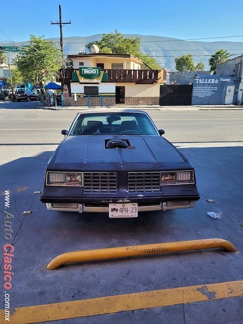 1986 Olsmobile Cutlass Supreme - Desfile Monterrey Día Nacional del Auto Antiguo