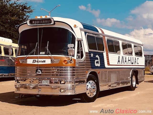 1972 DINA 323-G2 - Desfile Monterrey Día Nacional del Auto Antiguo