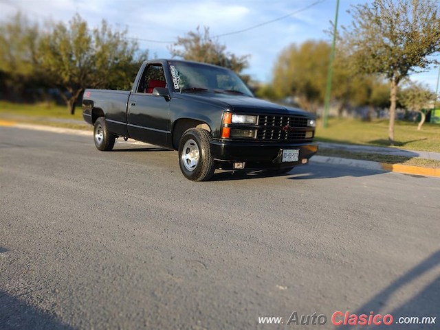 1990 Chevrolet Silverado - Desfile Monterrey Día Nacional del Auto Antiguo