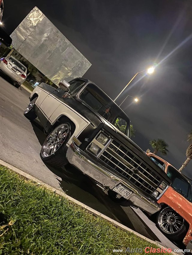 1985 Chevrolet Cheyenne - Desfile Monterrey Día Nacional del Auto Antiguo